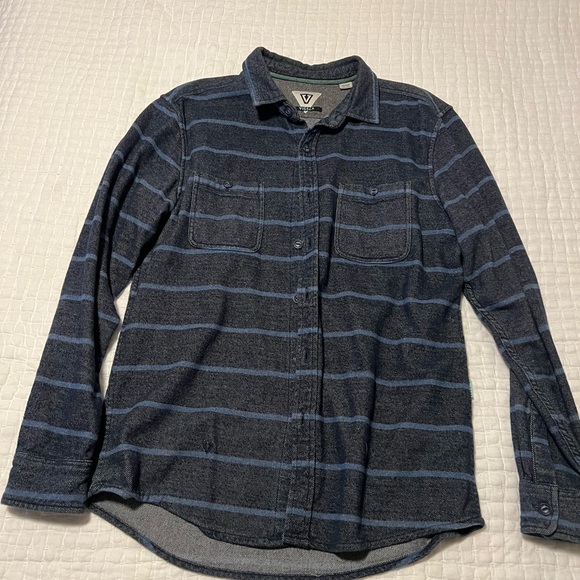 Vissla heavy duty flannel. Size medium - Picture 3 of 3
